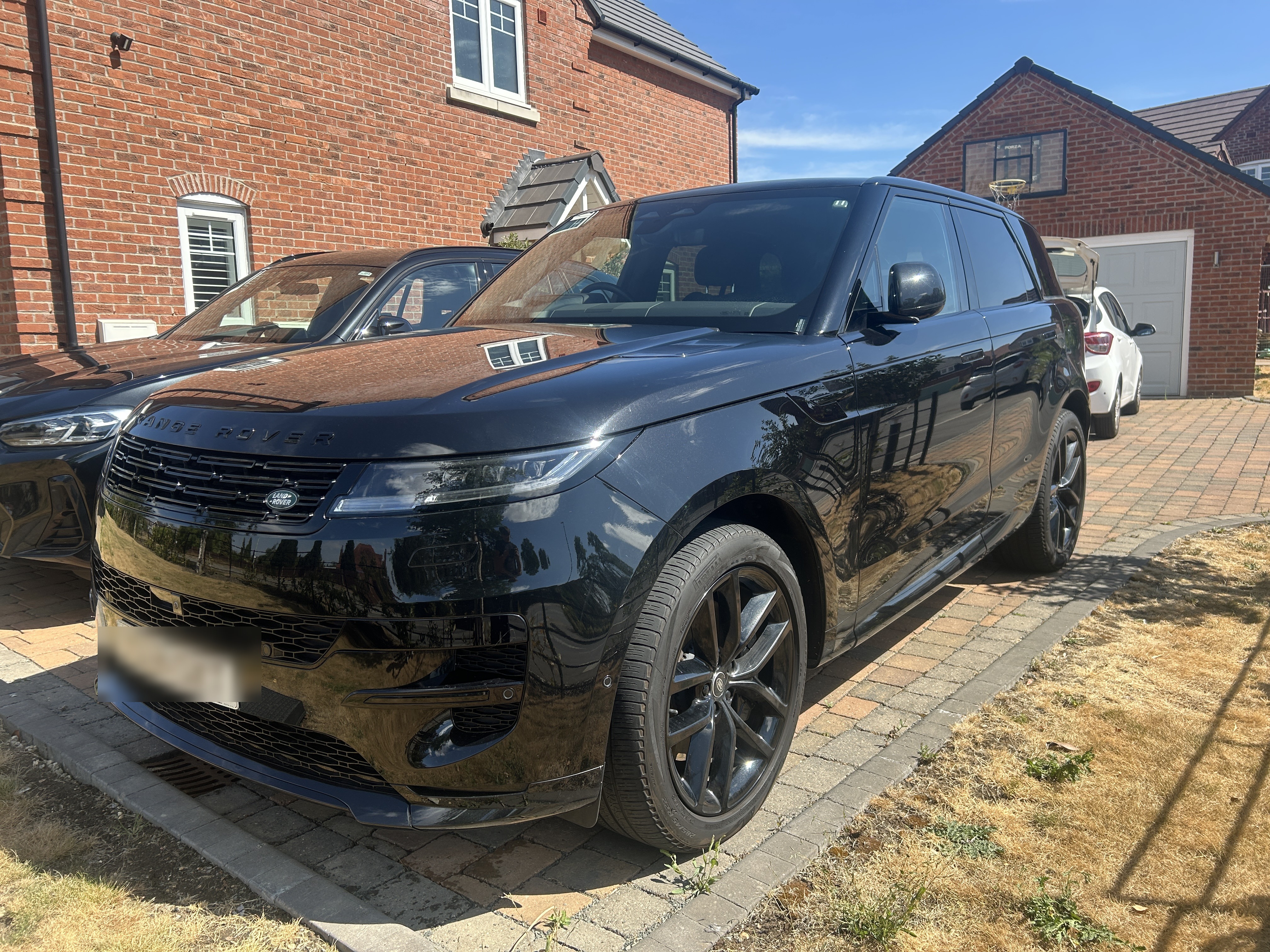 Range Rover, front three-quarter, after detail