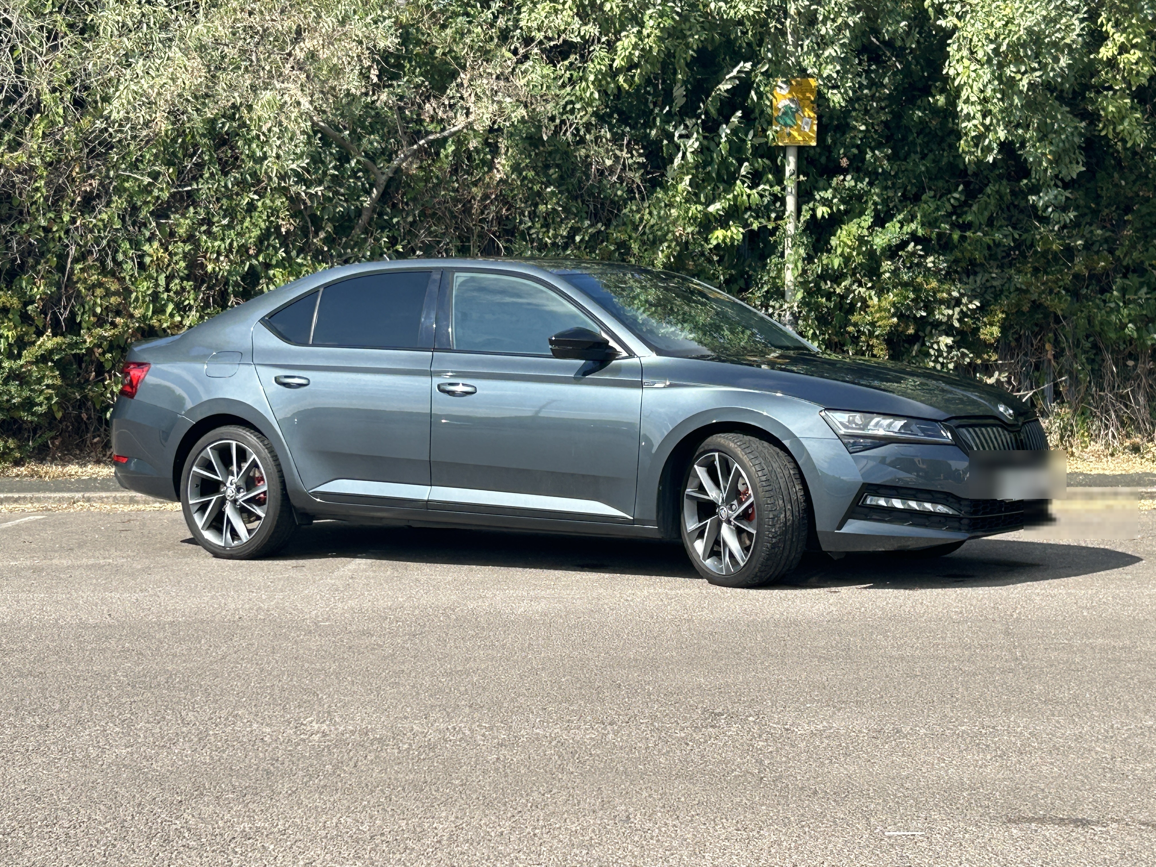 Škoda Superb, side profile, after detail