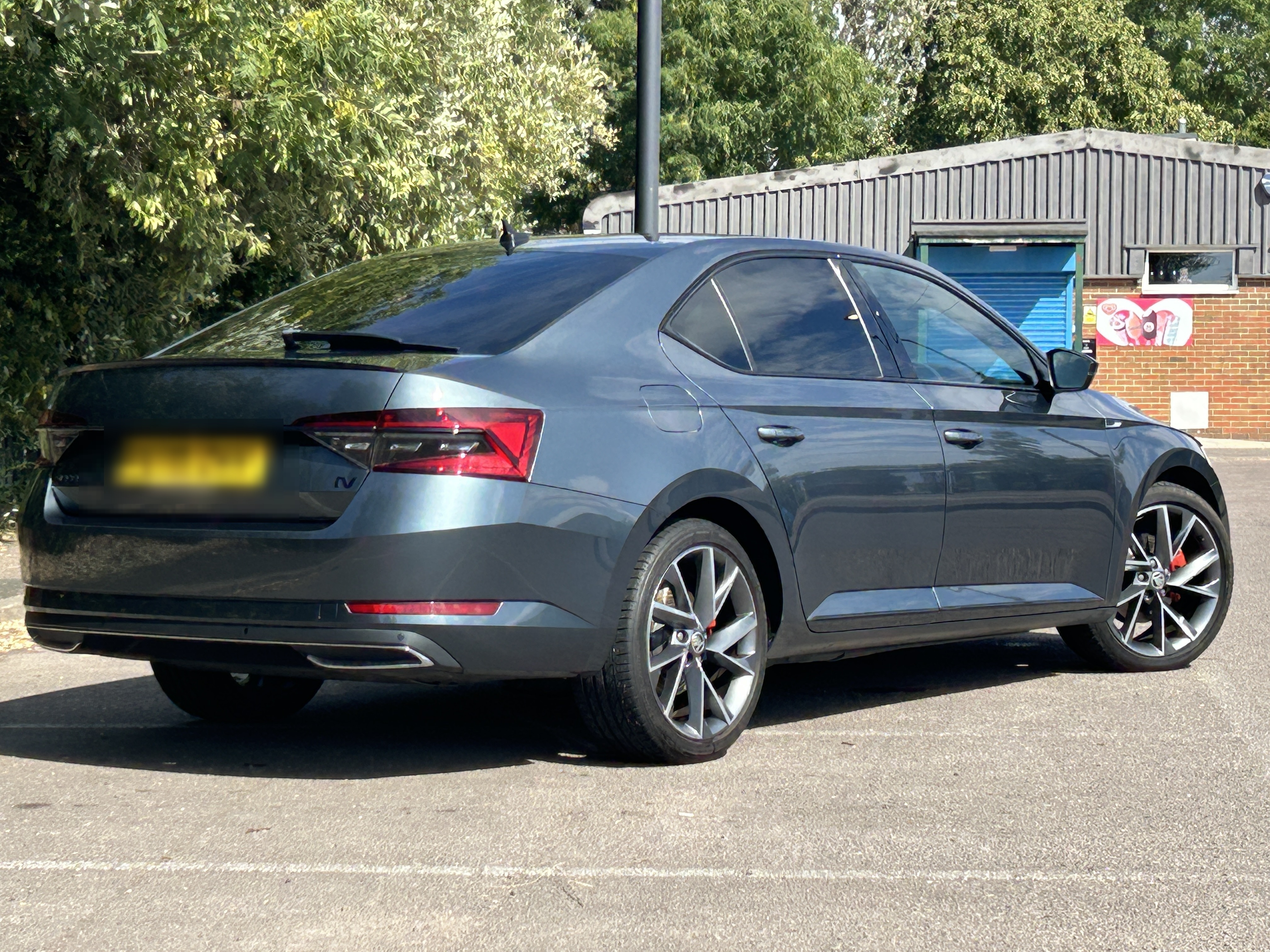 Škoda Superb, rear three-quarter, after detail