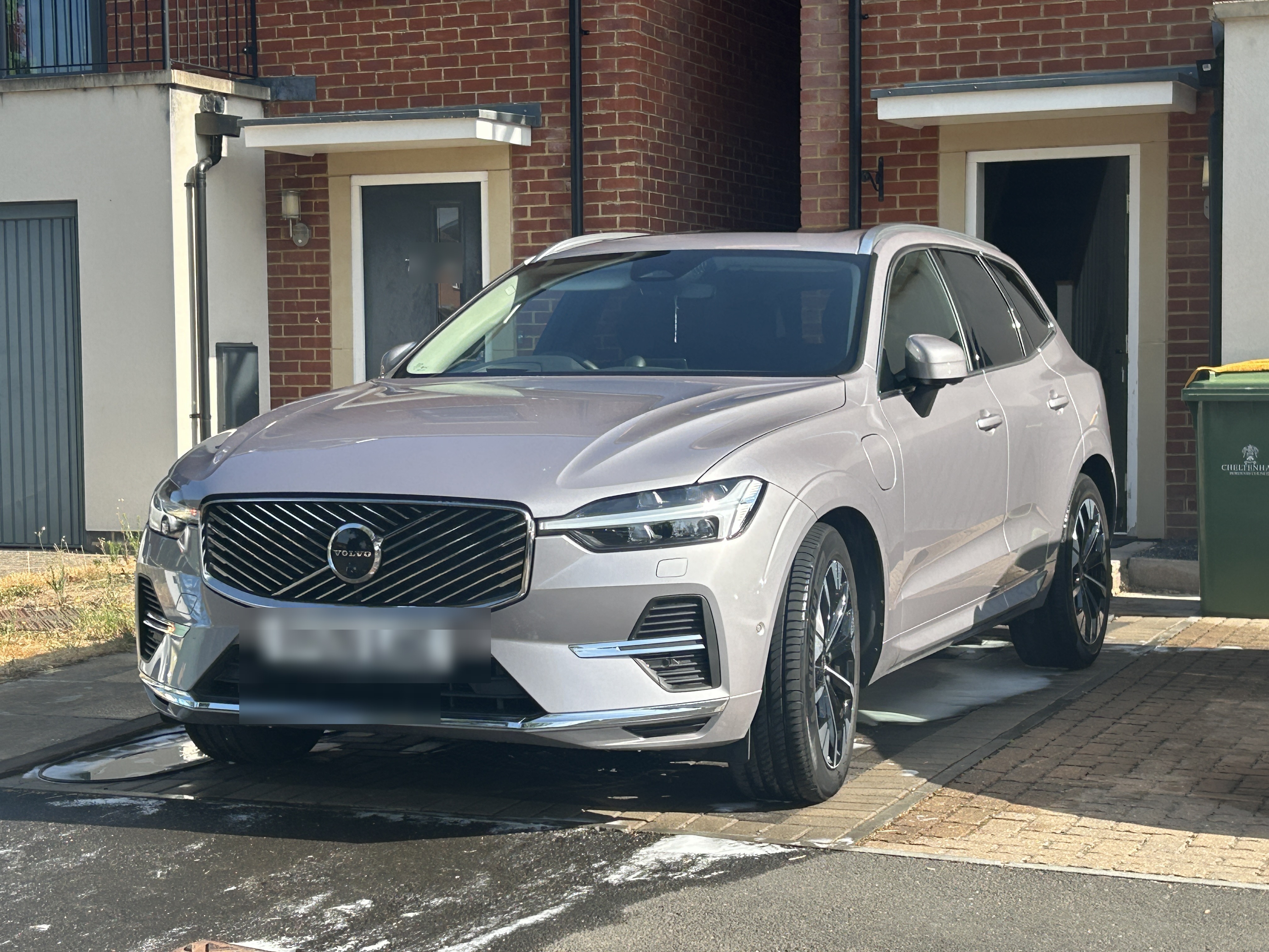 Volvo XC60, front three-quarter, after detail